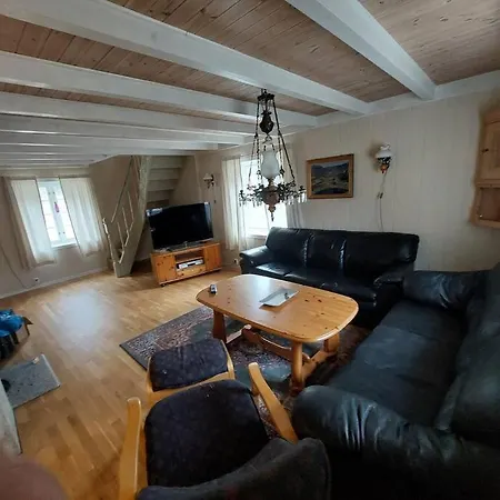 Jovollstua I Eresfjord Med Bat Til Leie