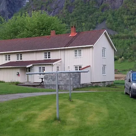 Jovollstua I Eresfjord Med Bat Til Leie *