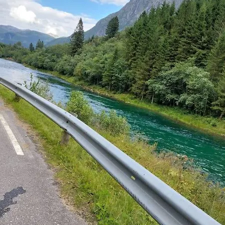 Dom wakacyjny Jovollstua I Eresfjord Med Bat Til Leie Overas