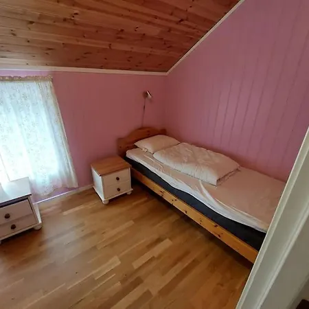 Jovollstua I Eresfjord Med Bat Til Leie Overas