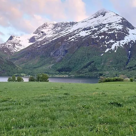 Jovollstua I Eresfjord Med Bat Til Leie * Overas