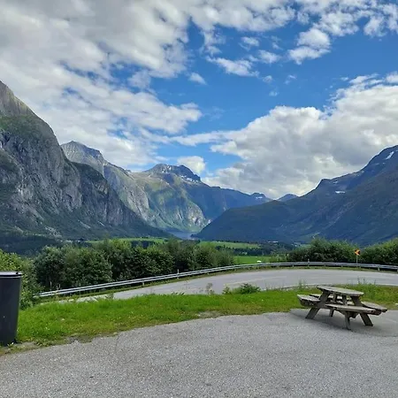 Jovollstua I Eresfjord Med Bat Til Leie