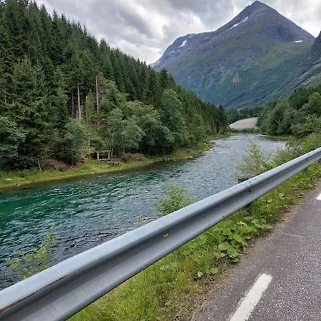 Dom wakacyjny Jovollstua I Eresfjord Med Bat Til Leie