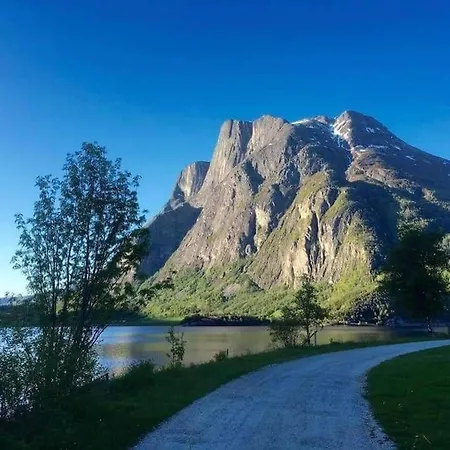 Jovollstua I Eresfjord Med Bat Til Leie * Overas
