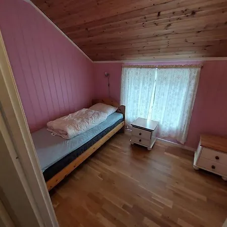 Dom wakacyjny Jovollstua I Eresfjord Med Bat Til Leie *