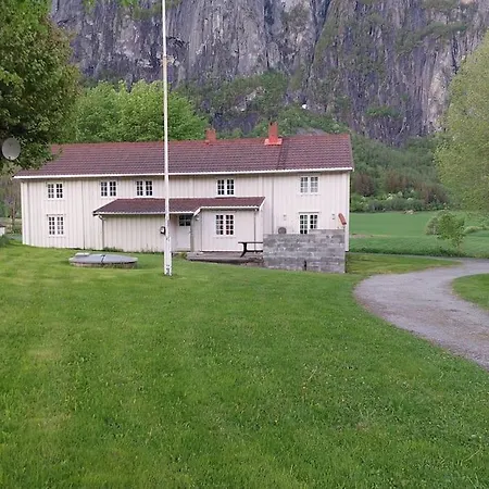 Jovollstua I Eresfjord Med Bat Til Leie Holiday home