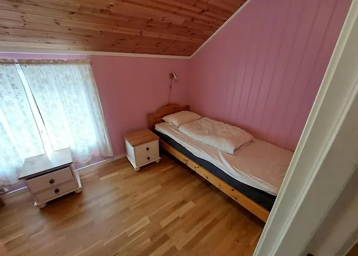 Jovollstua I Eresfjord Med Bat Til Leie Overas